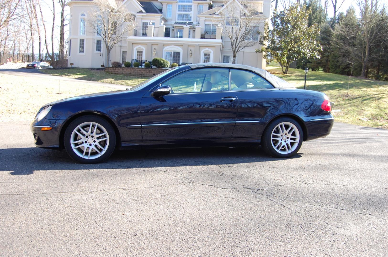 2009 Blue /Beige Mercedes-Benz CLK-Class (WDBTK56FX9T) with an 3.5 Liter engine, Automatic transmission, located at 6528 Lower York Road, New Hope, PA, 18938, (215) 862-9555, 40.358707, -74.977882 - 2009 Mercedes-Benz CLK 350 Convertible, low mileage, clean condition inside and out. 3.5 Liter V6 engine, automatic transmission, tilt wheel, cruise control, wood trim, 3 Master keys, dual heated power seats, windows, mirrors, central locking system, 19 " Alloy wheels, 4 good all season tires, AM/F - Photo#0